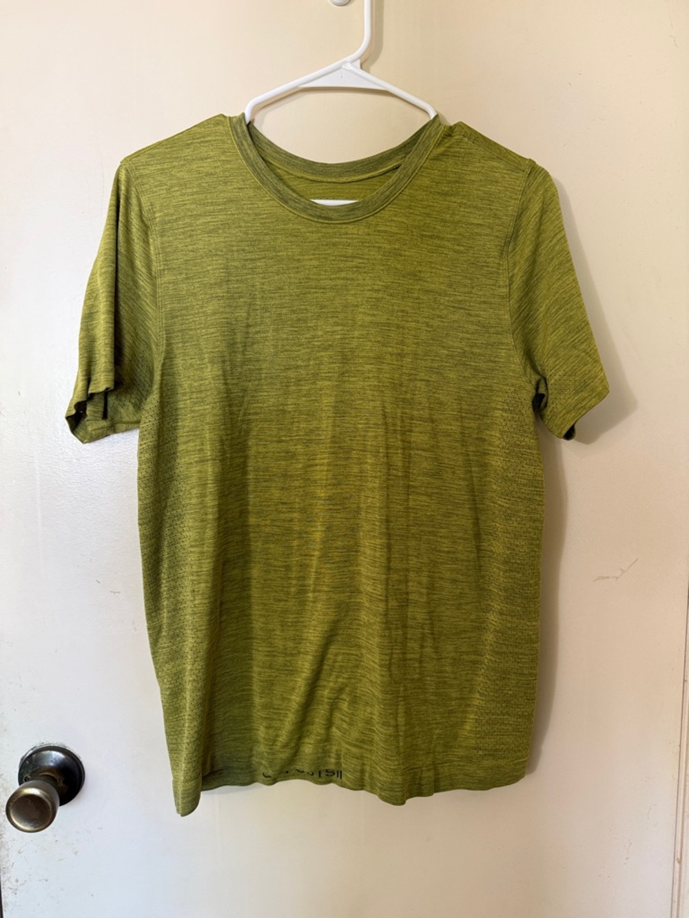 Lululemon metal vent T-shirt
